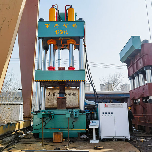 滕州百兴1250吨四柱液压机