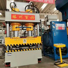 新疆伊犁的客户定制的400吨四柱液压机