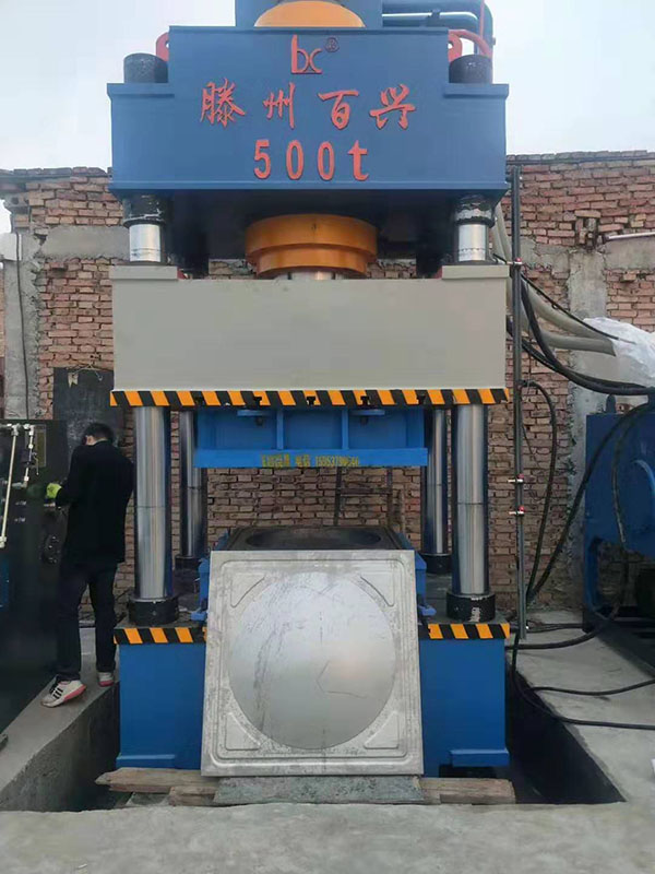 500吨四柱液压机