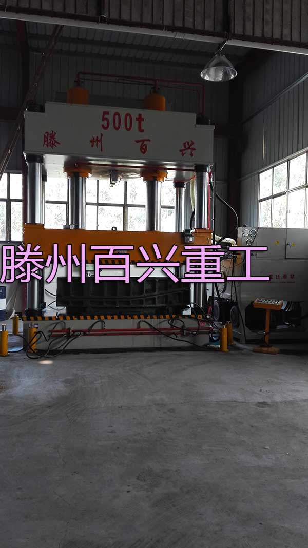 500吨拉伸机侧面图