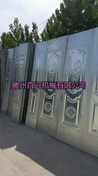 所压门板