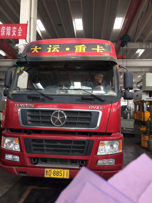 3600压花机发往河南装车实图