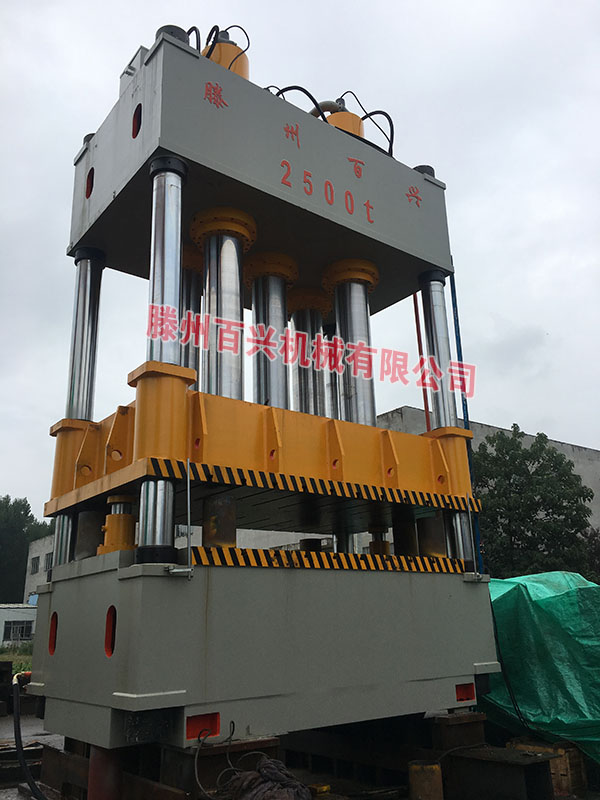 滕州百兴2500吨SMC液压机侧面实拍