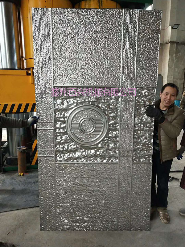 滕州百兴15000吨门面压花机所压门板图案