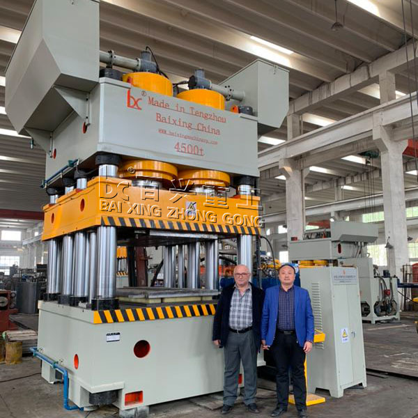 4500吨门面压花机