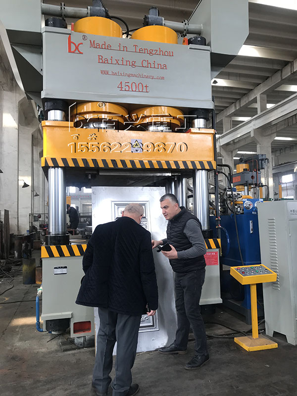 4500吨钢木门压花机