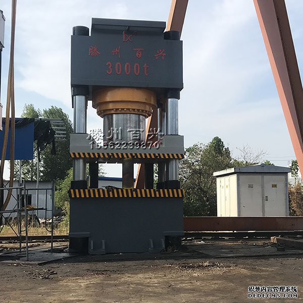 百兴3000吨吊钩成型液压机